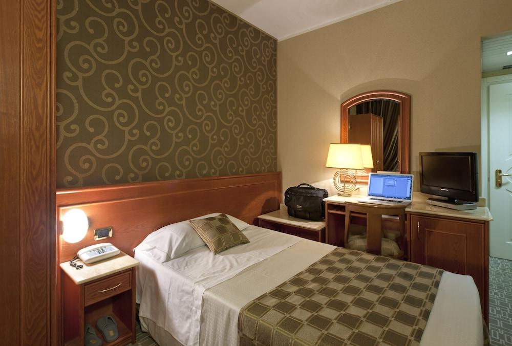 Hotel Mozart Milan Luaran gambar